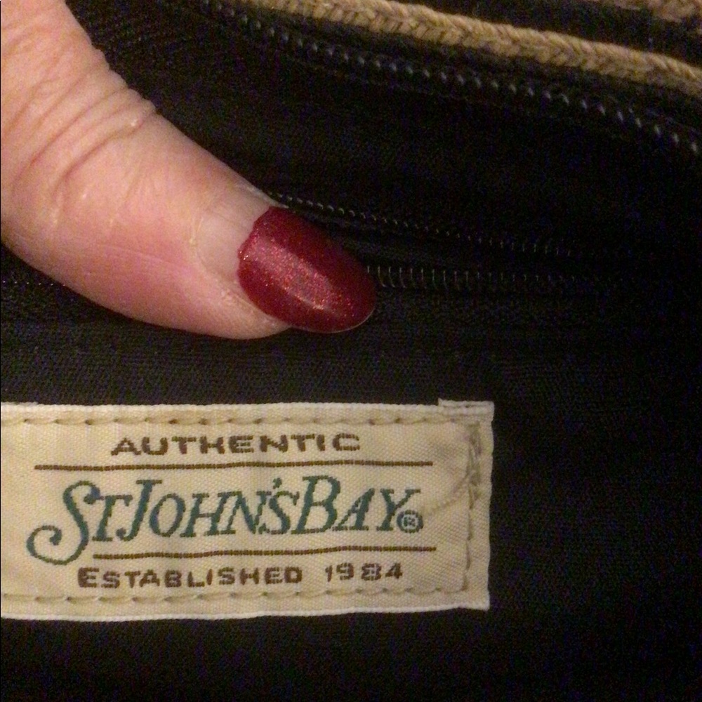 Woman’s Crossbody - Picture 3 of 4